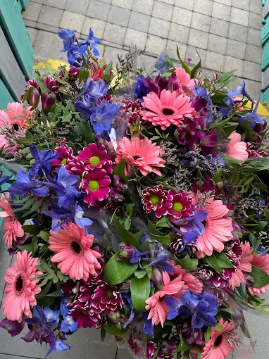 Ramo vibrante en rosa y azul